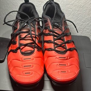 Air Vapormax Plus ‘Black Crimson Gradient’